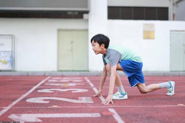 德阳体育中心游泳培训课程，带你一游成名(图1)